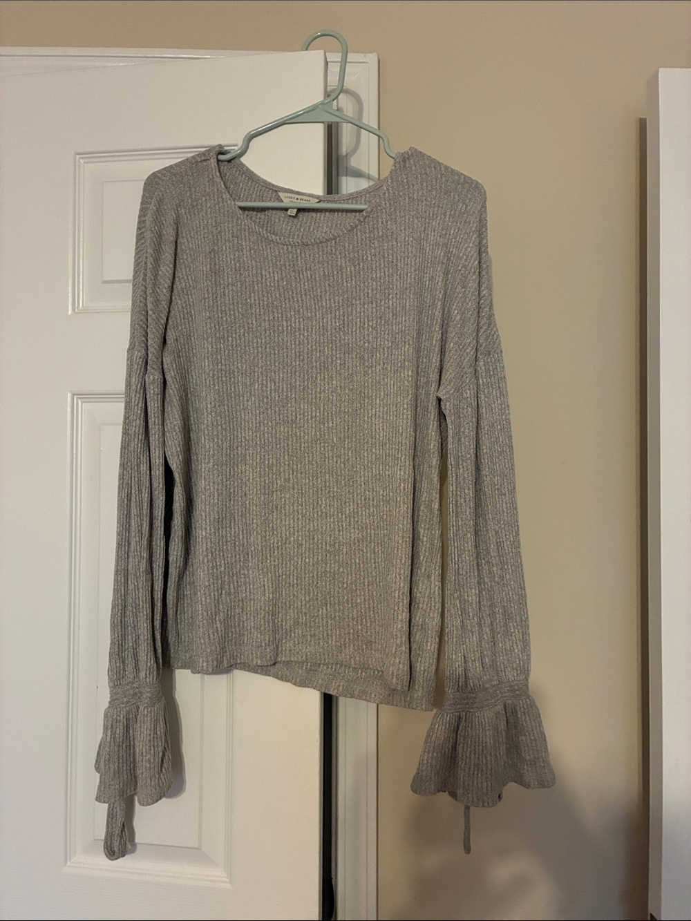 Lucky Brand Light Gray Ribbed Long-Sleeve Top with Ruffle Cuffs
